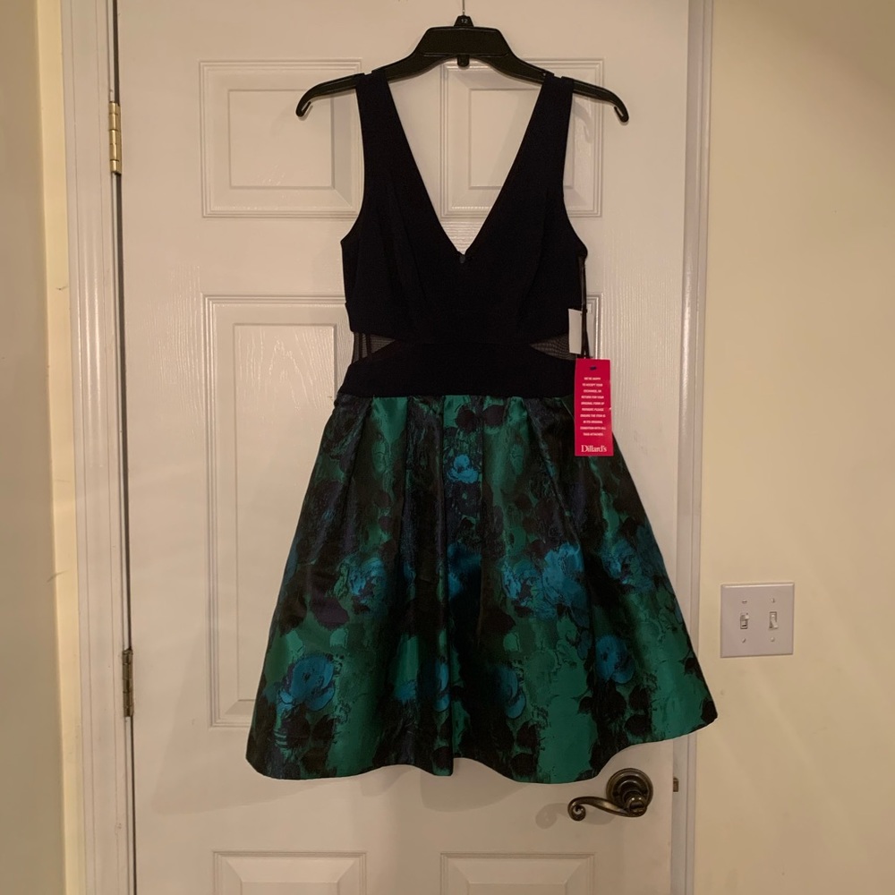 NWT Xscape cocktail or prom dress